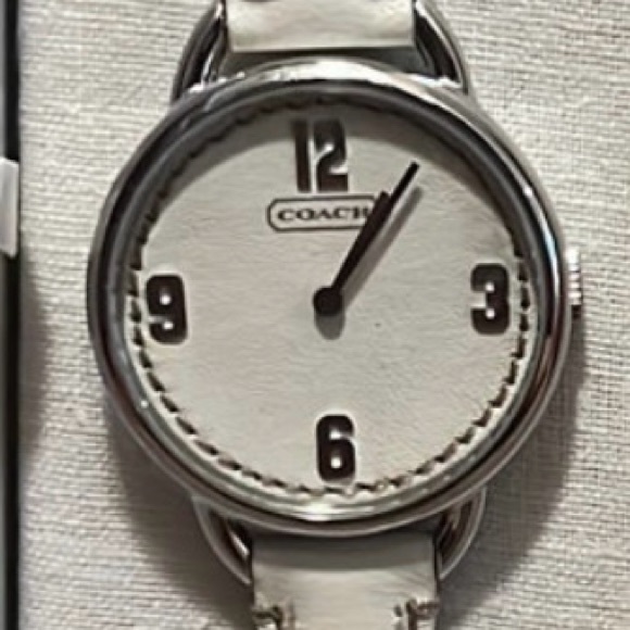 038 JWLRY: Coach leather wristwatch - Picture 4 of 6